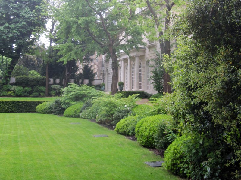 Entretien du jardin d’un hôtel particulier pour une banque