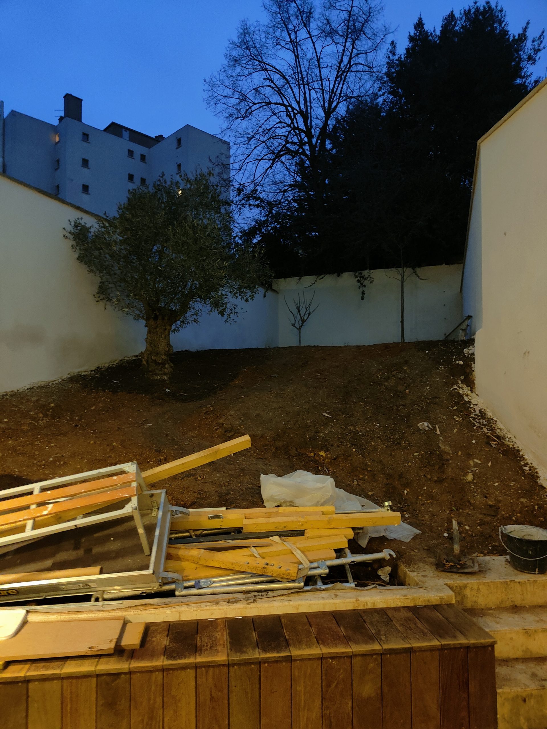 Aménagement d’un jardin avec terrain en pente à Paris